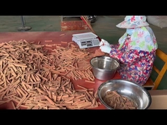 乾燥した香辛料 乾燥したシナモン スティック 食品調味料 8cm カシア