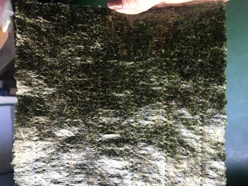 深緑色の食品等級の寿司のNoriの海藻シート